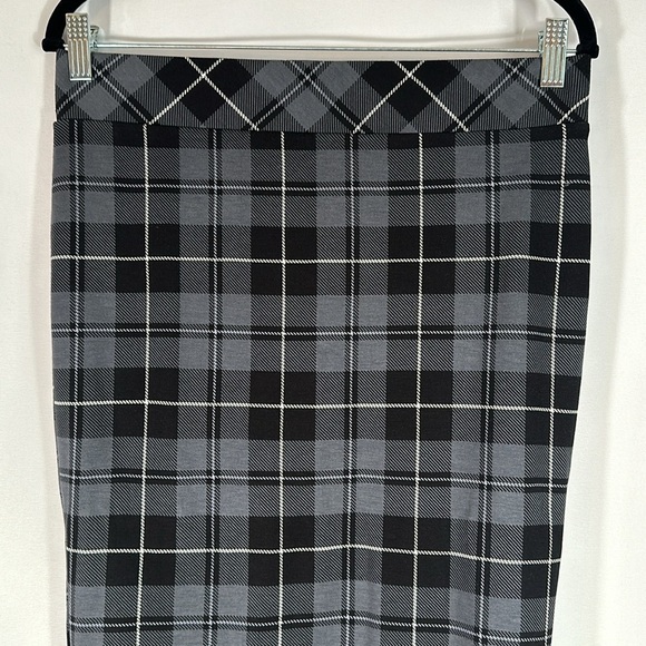 Torrid Black & Grey Plaid Checkered Pencil Skirt - Picture 2 of 7